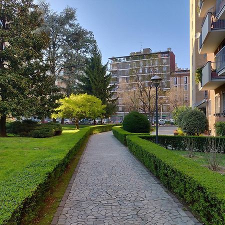 Exclusive Rooftop Apartment With Large Terrace In Solari/Tortona Mediolan Zewnętrze zdjęcie